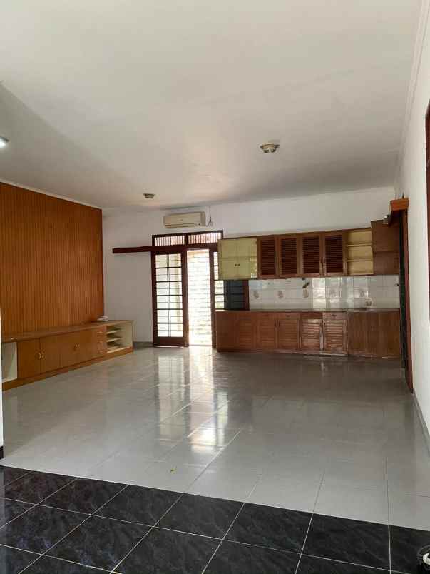 disewakan rumah terawat dalam komplek di cinere depok