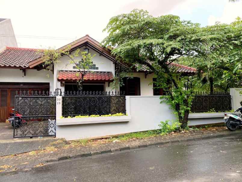 disewakan rumah terawat dalam komplek di cinere depok