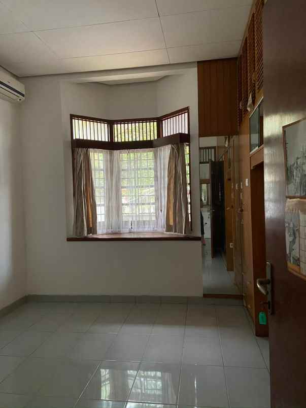 disewakan rumah terawat dalam komplek di cinere depok