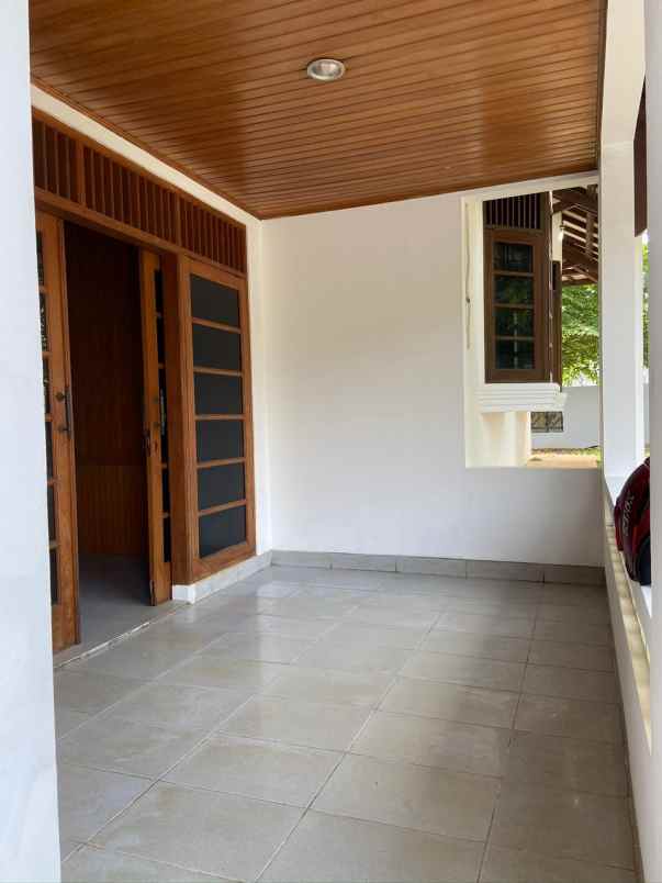 disewakan rumah terawat dalam komplek di cinere depok