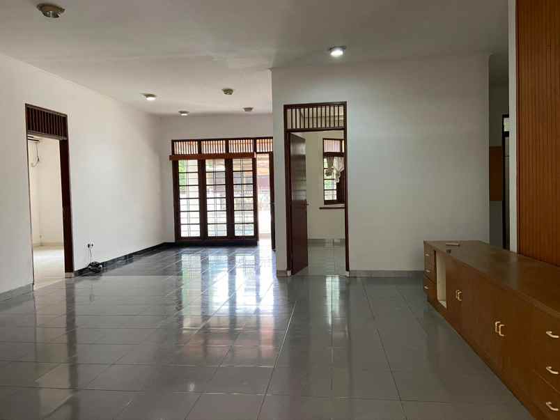 disewakan rumah terawat dalam komplek di cinere depok