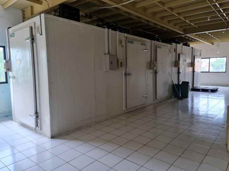 gedung pabrik strategis jalan besar