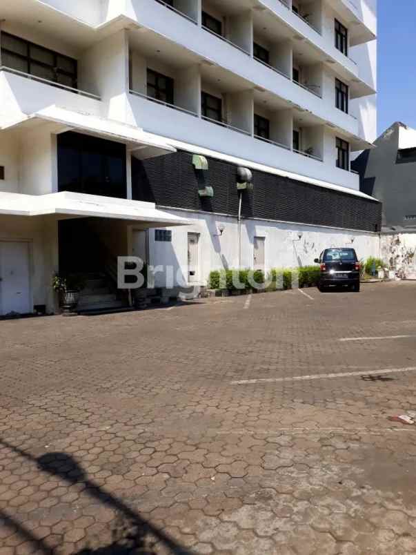 hotel weta bintang 3 letak di jantung kota surabaya
