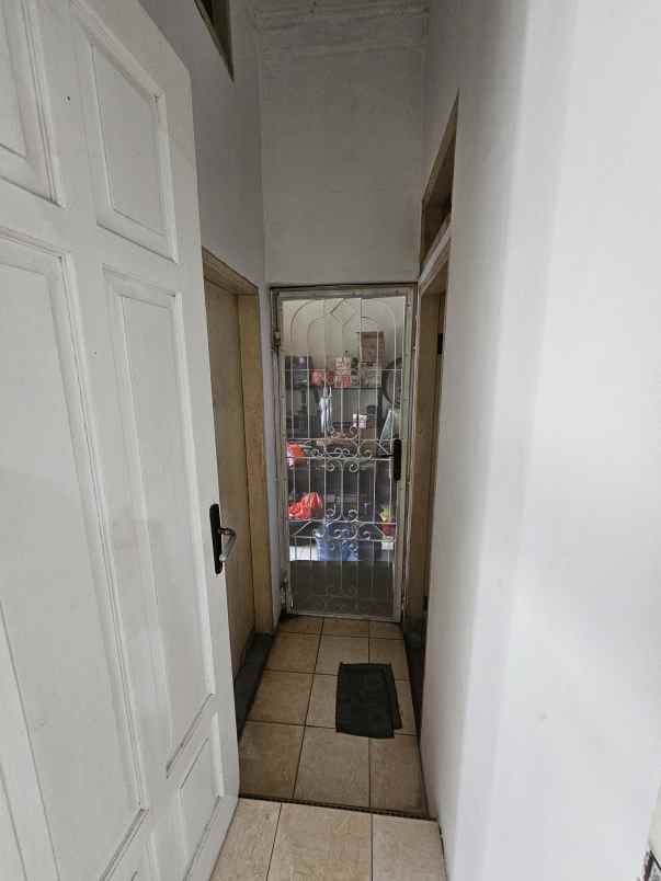 jual rumah strategis taman semanan indah jak bar