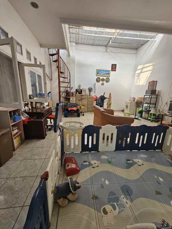 jual rumah strategis taman semanan indah jak bar