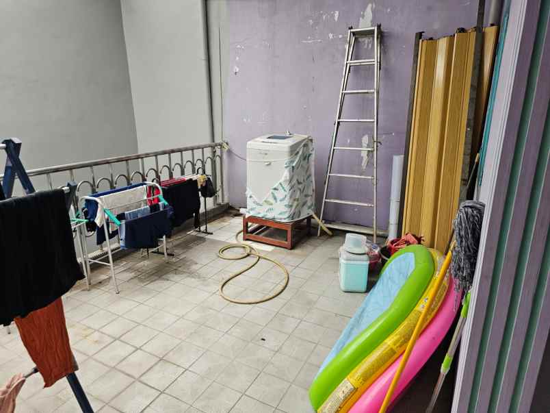 jual rumah sudah renov taman palem lestari jak bar