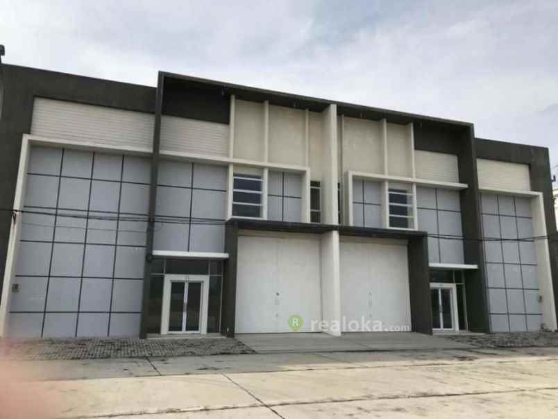 komersial jl garuda sakti no km 3