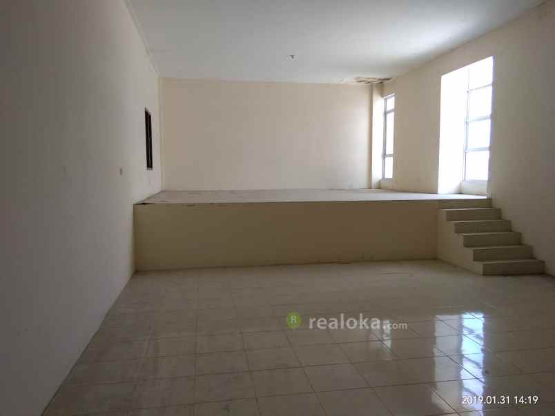 komersial jl garuda sakti no km 3