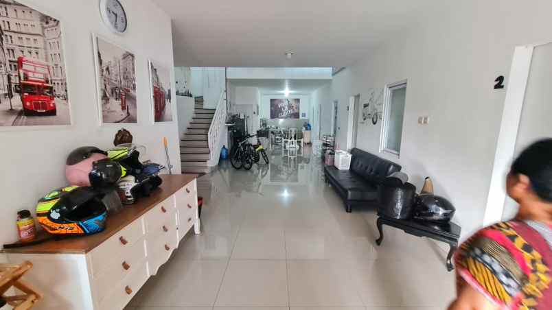 kost 11 pintu dekat universitas gunadarma