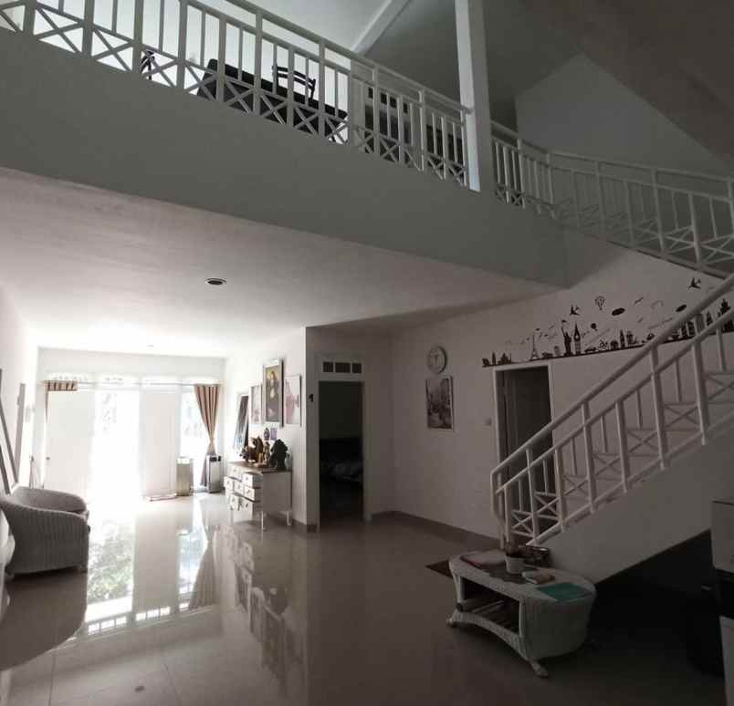 kost 11 pintu dekat universitas gunadarma