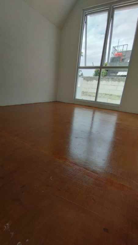 rumah 1 lantai samping perum galaxy 590jt