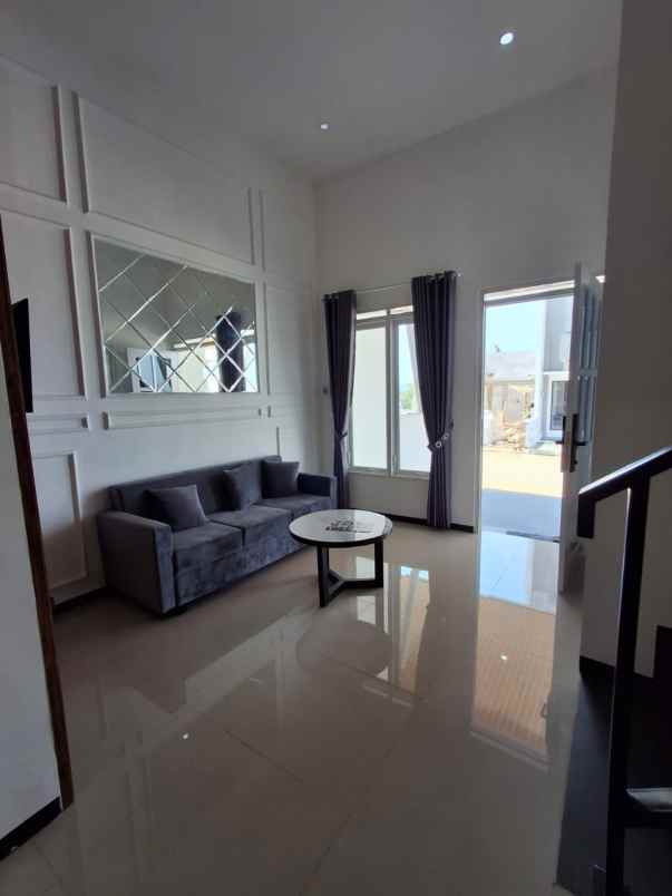 rumah 2 lantai 600 jutaan dekat bandara abd saleh