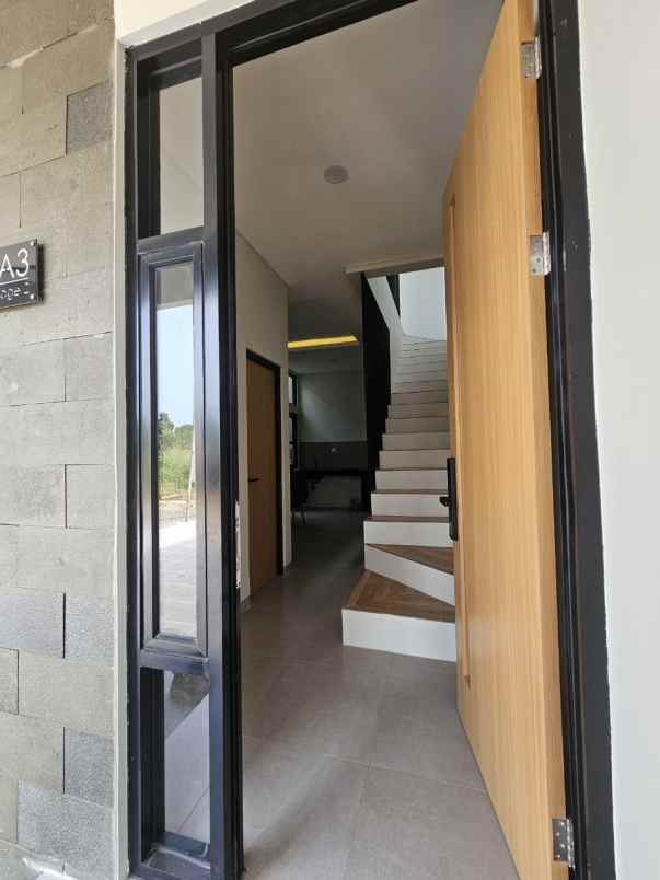 rumah 2 lantai bergaya bali industrial di tapos depok