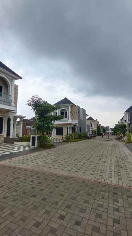 rumah 2 lantai lokasi dekat otsuka lawang