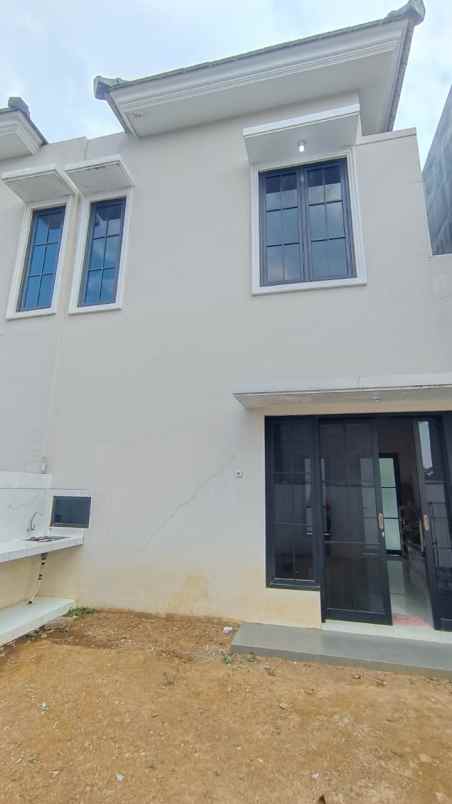 rumah 2 lantai lokasi dekat otsuka lawang
