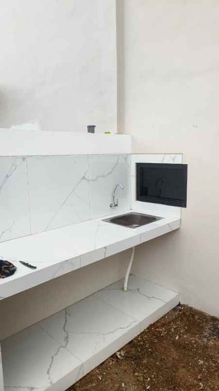 rumah 2 lantai lokasi dekat otsuka lawang