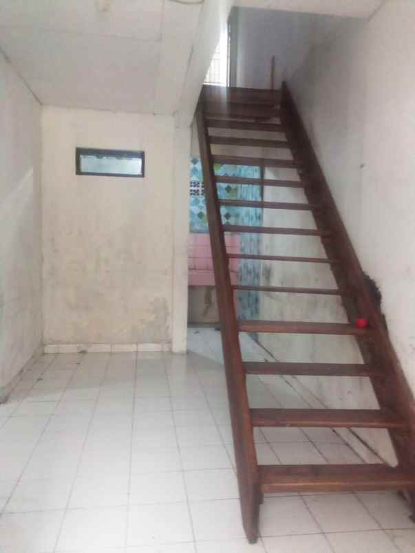 rumah 2 lantai lokasi lembang dekat sespim polri