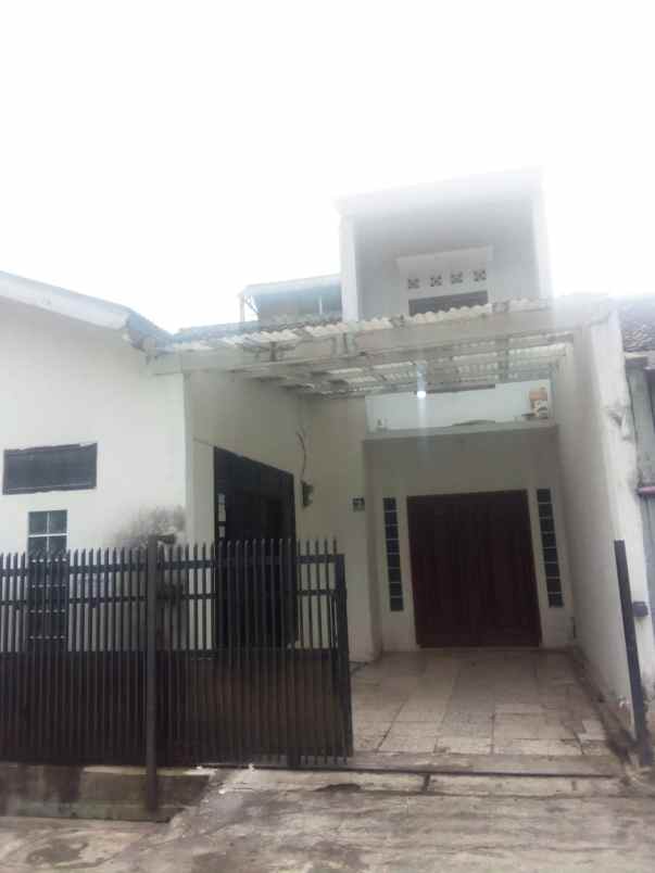 rumah 2 lantai lokasi lembang dekat sespim polri