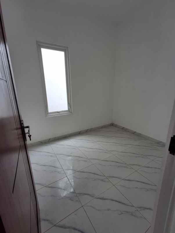 rumah 2 lantai lokasi samping tol sawojajar