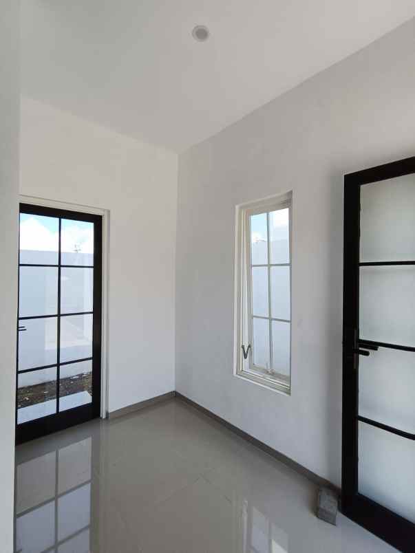 rumah 2 lantai modern minimalis samping tol malang