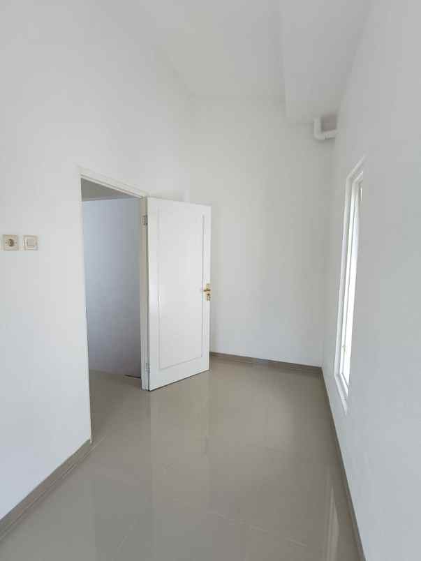 rumah 2 lantai modern minimalis samping tol malang