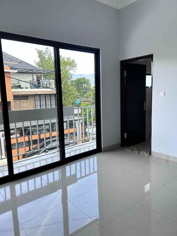 rumah 2 lantai shm cluster terbaik di antapani bandung
