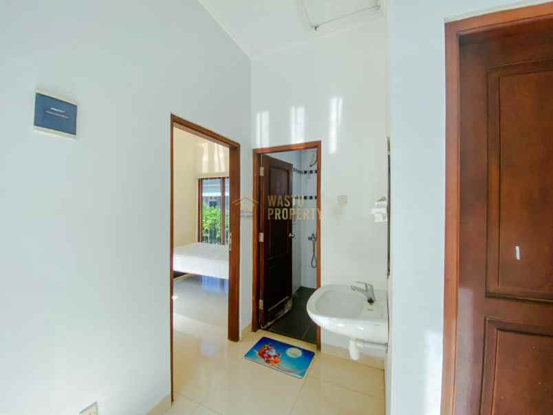 rumah 2 lantai strategis dekat upn dan atma jaya