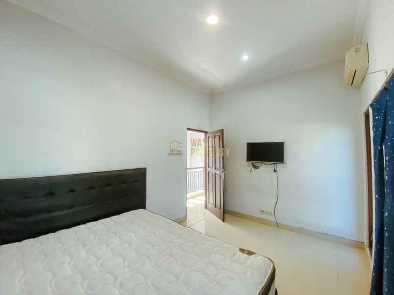 rumah 2 lantai strategis dekat upn dan atma jaya