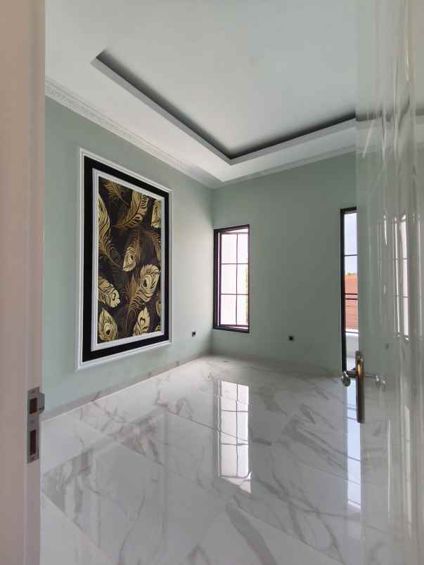 rumah 3 lantai di ciganjur jaksel ada private pool