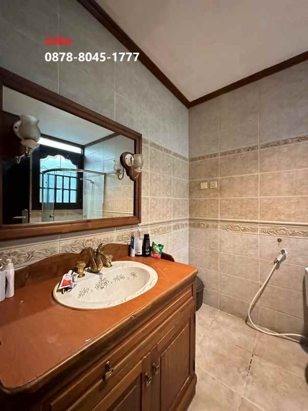 rumah asri jl ki mangunsakoro menteng jakarta pusat