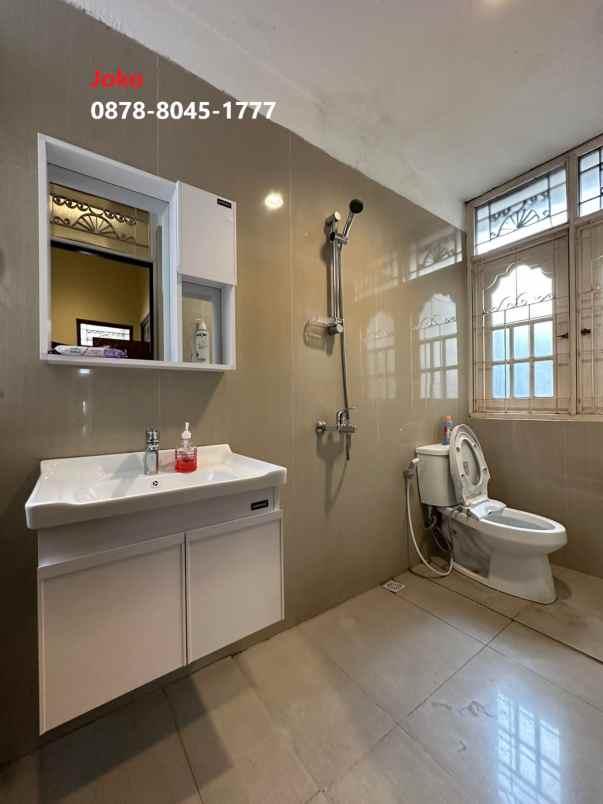 rumah asri jl ki mangunsakoro menteng jakarta pusat