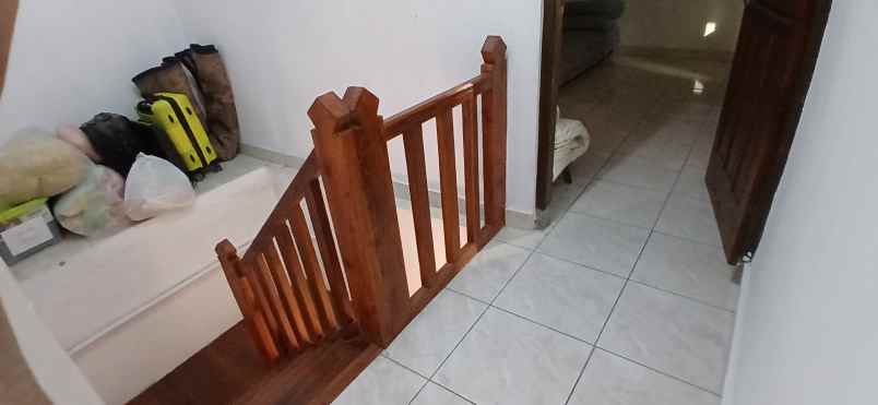 rumah bagus 2 lantai harga murah di purwomartani