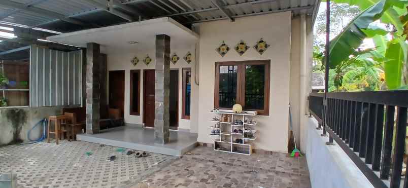 rumah bagus 2 lantai harga murah di purwomartani