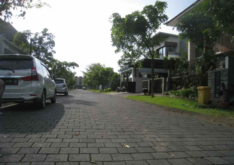 rumah bagus elegan hgb di graha natura surabaya