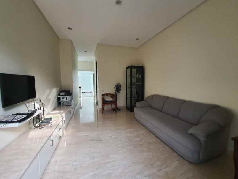 rumah bagus elegan hgb di graha natura surabaya