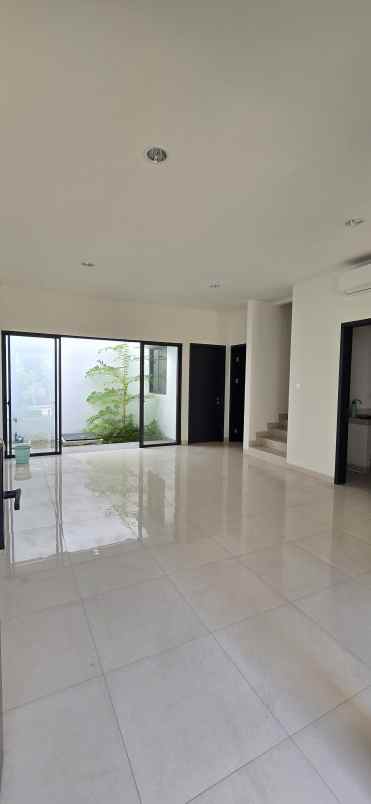 rumah bagus siap huni cluster wisteria jakarta timur