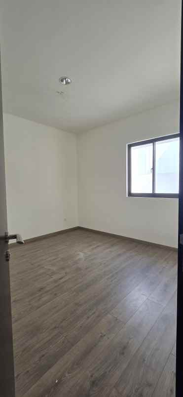 rumah bagus siap huni cluster wisteria jakarta timur