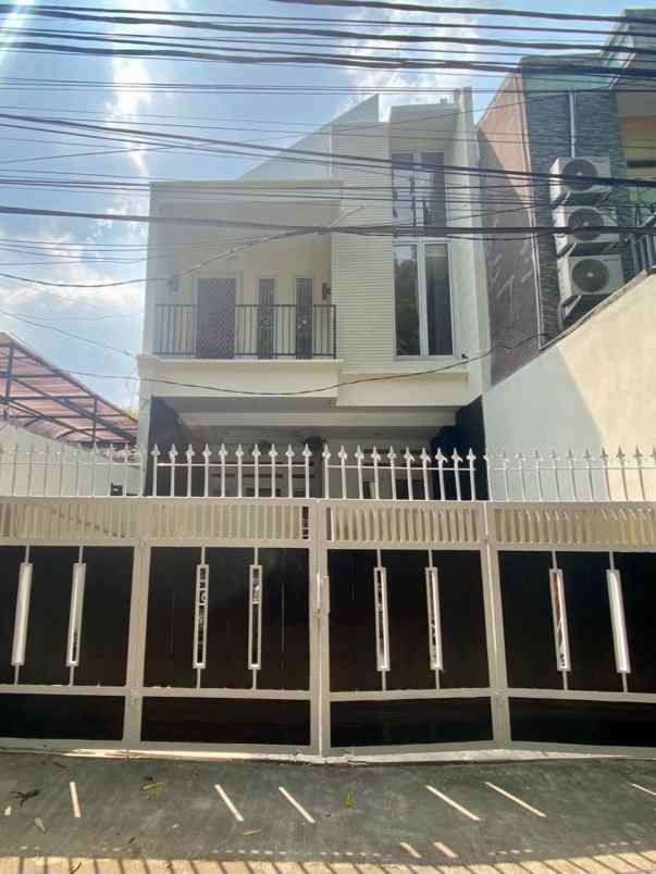 rumah bagus siap huni lokasi strategis