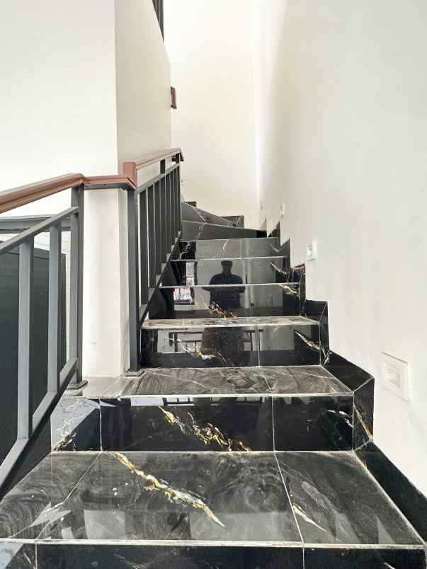 rumah baru 2 lantai di pasar minggu jakarta selata