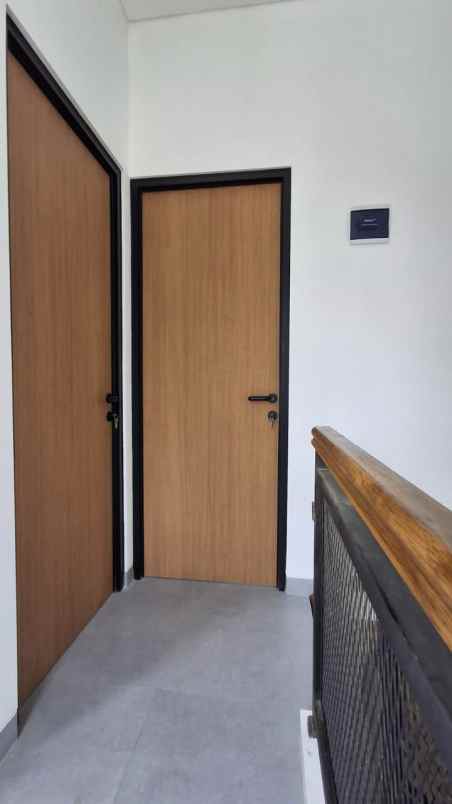 rumah baru 2 lt lokasi strategis dekat stasiun bekasi