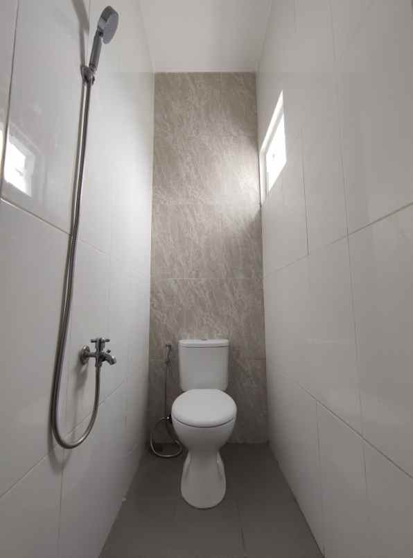 rumah baru dekat stasiun dan toll bsd