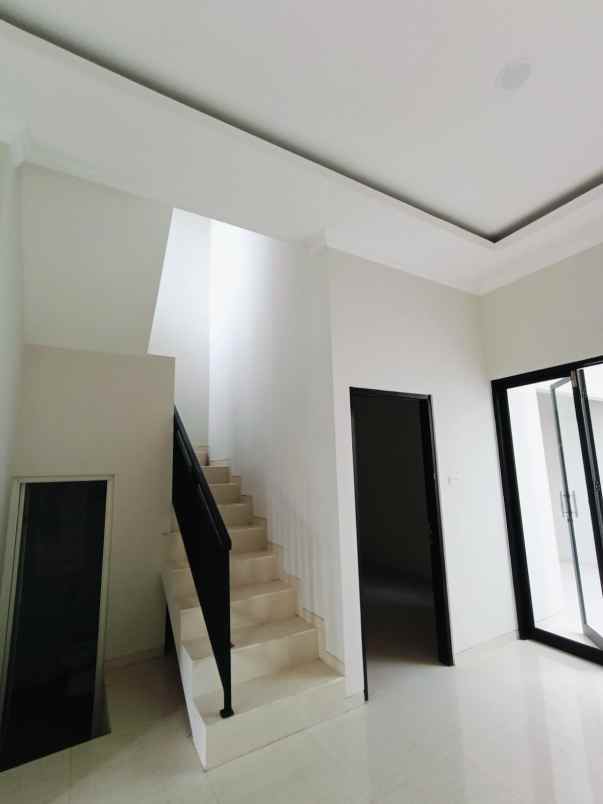 rumah baru modern minimalis lokasi di sawojajar