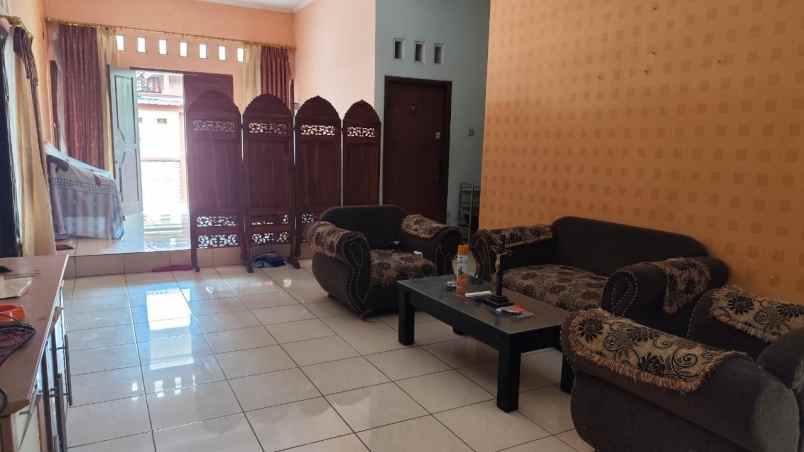 rumah besar 6 kt under 1 m banyumanik semarang