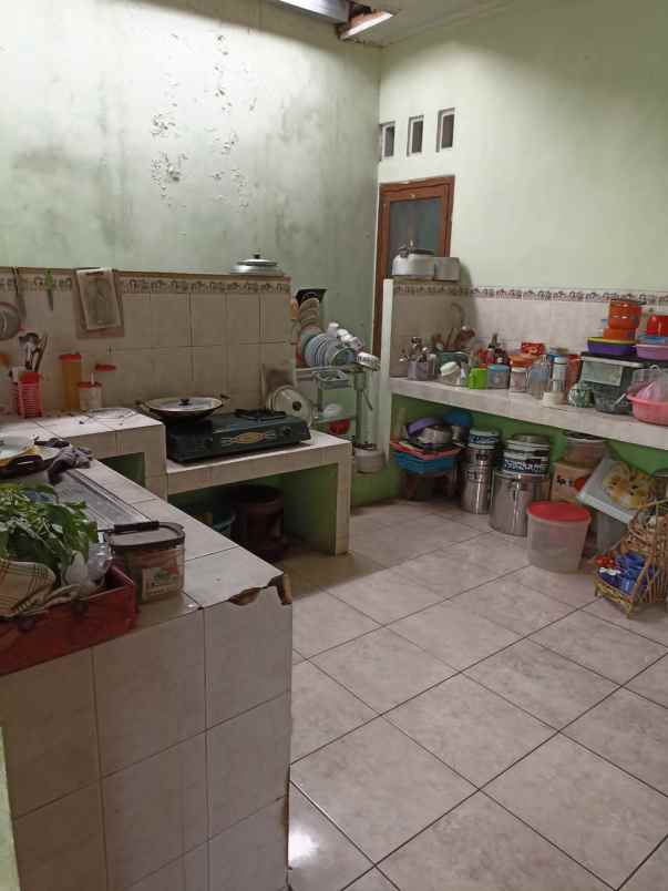 rumah besar 6 kt under 1 m banyumanik semarang