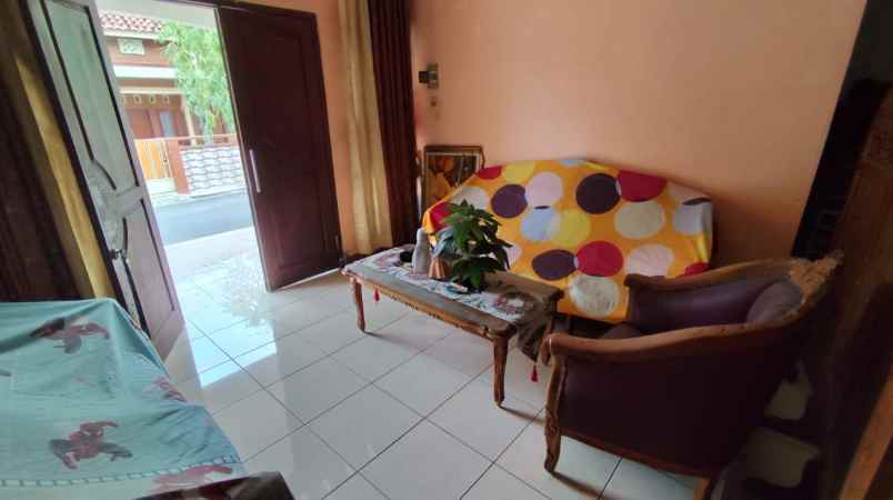 rumah besar 6 kt under 1 m banyumanik semarang