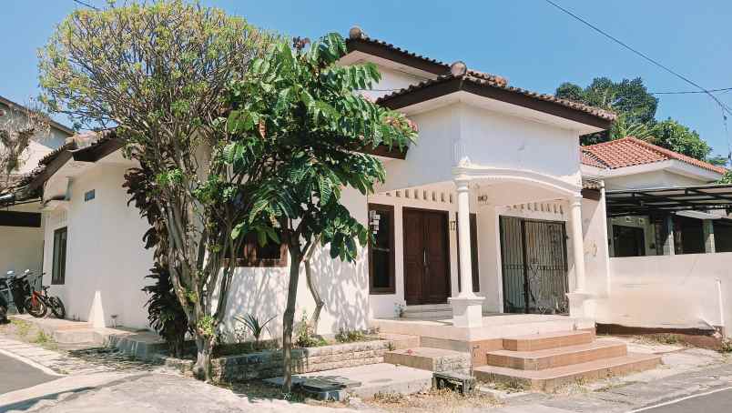 rumah besar 6 kt under 1 m banyumanik semarang