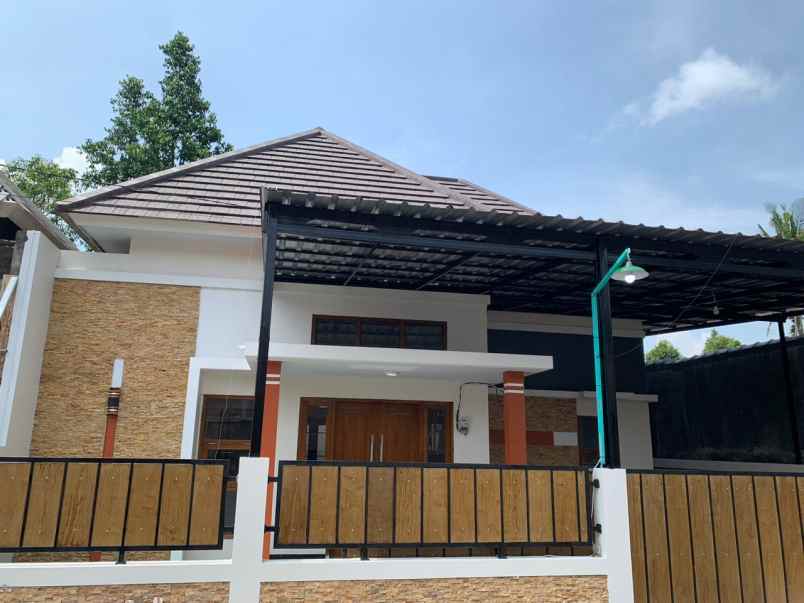 rumah cantik modern dalam cluster di dekat kampus uii