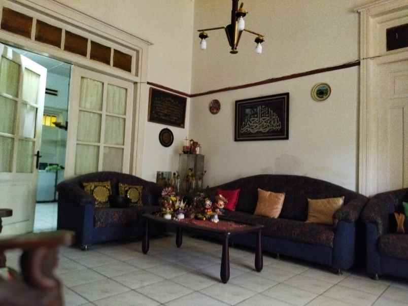 rumah classic di sayap dago lokasi strategis