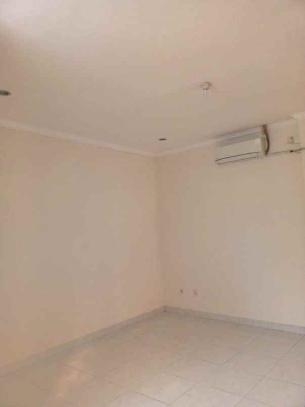 rumah dekat akses toll di kemang pratama 2 bekasi