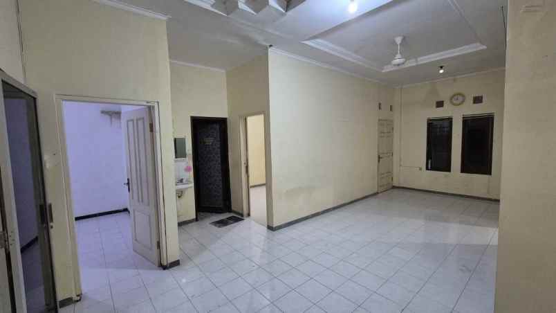 rumah di mulyosari prima row jalan depan 3 mobil lebih